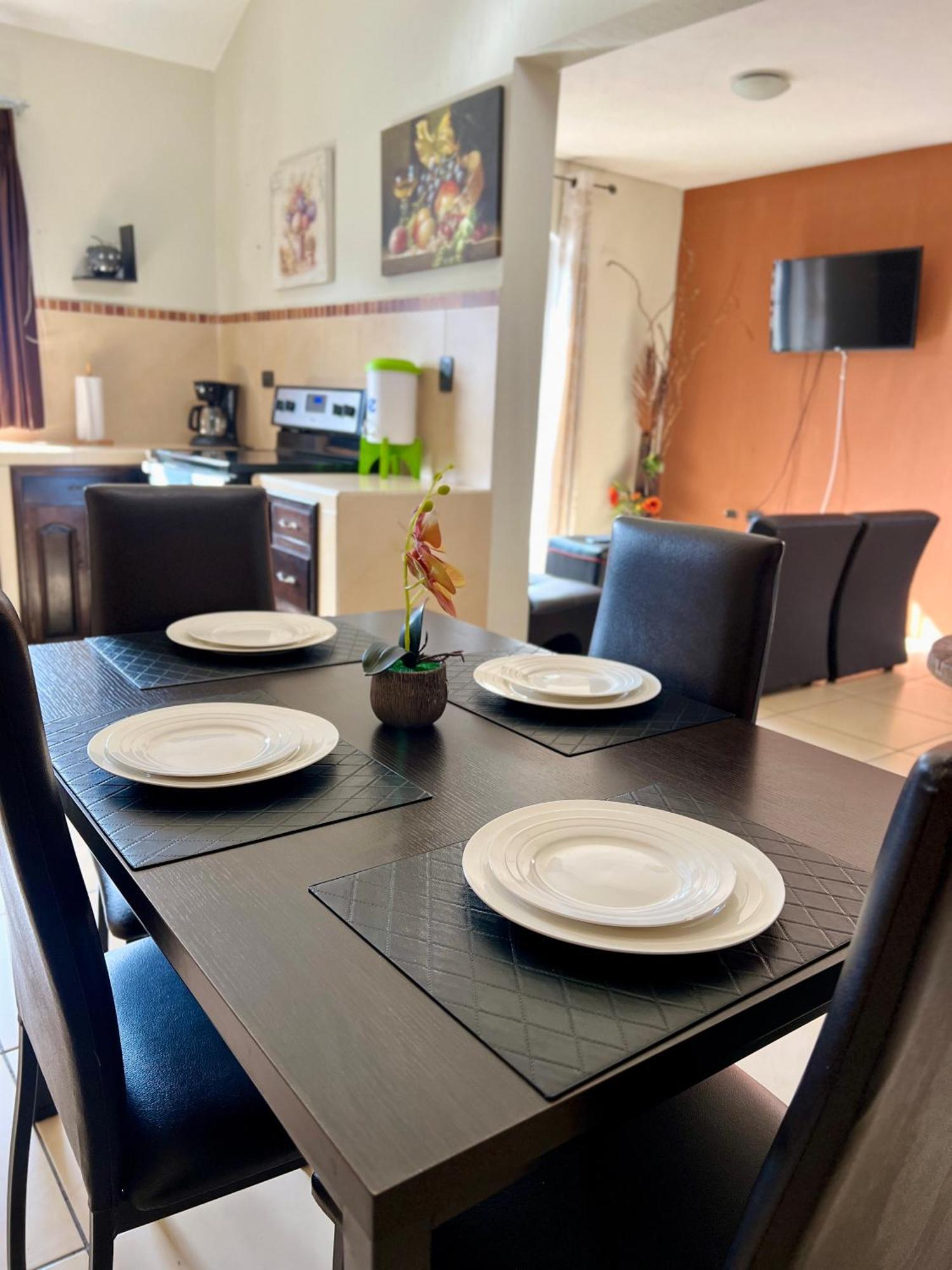 Amplio Apartamento, En Colonia Cerezos, Tercer Nivel Διαμέρισμα Κετσαλτενάνγκο Εξωτερικό φωτογραφία