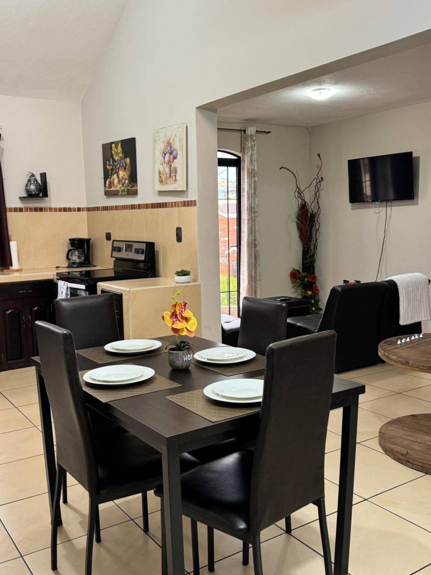 Amplio Apartamento, En Colonia Cerezos, Tercer Nivel Διαμέρισμα Κετσαλτενάνγκο Εξωτερικό φωτογραφία
